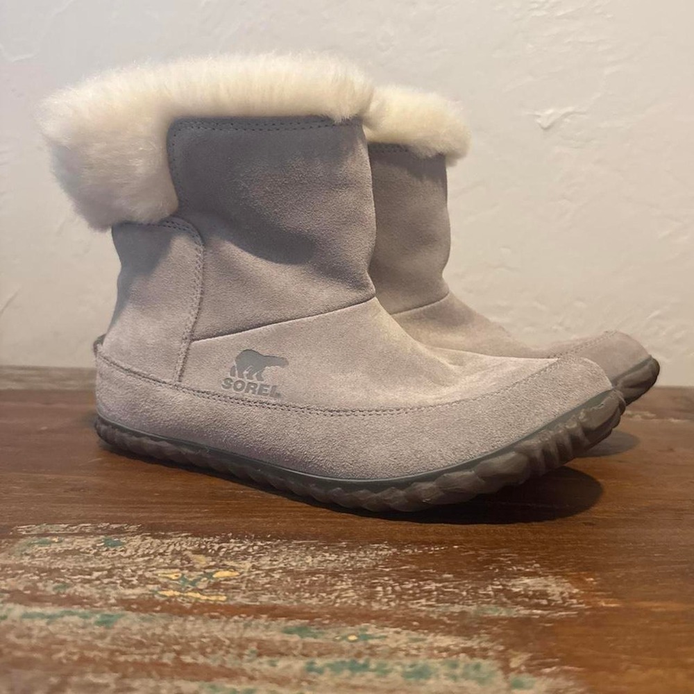 Sorel Out N About Women 8 Grey Suede Faux Fur Lined Booties Ankle Boots